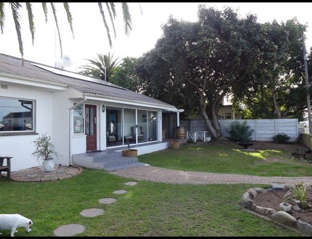 5 BEDROOM HOUSE FOR SALE IN BRITANNIA BAY